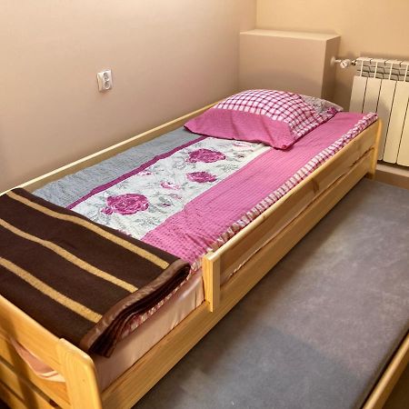 Apartmán Dom Mlodziezowy W Polanie Serednie Male Exteriér fotografie