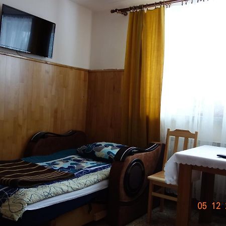 Apartmán Dom Mlodziezowy W Polanie Serednie Male Exteriér fotografie