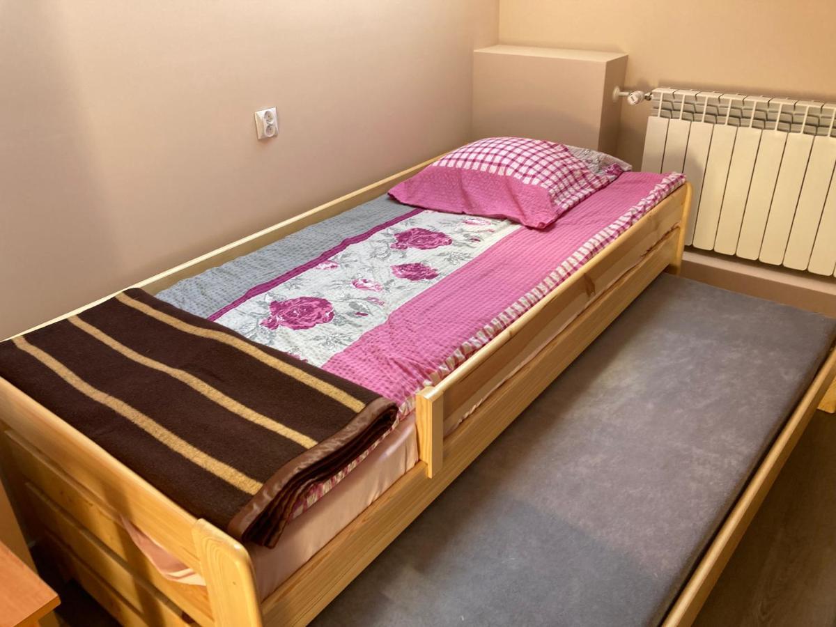 Apartmán Dom Mlodziezowy W Polanie Serednie Male Exteriér fotografie