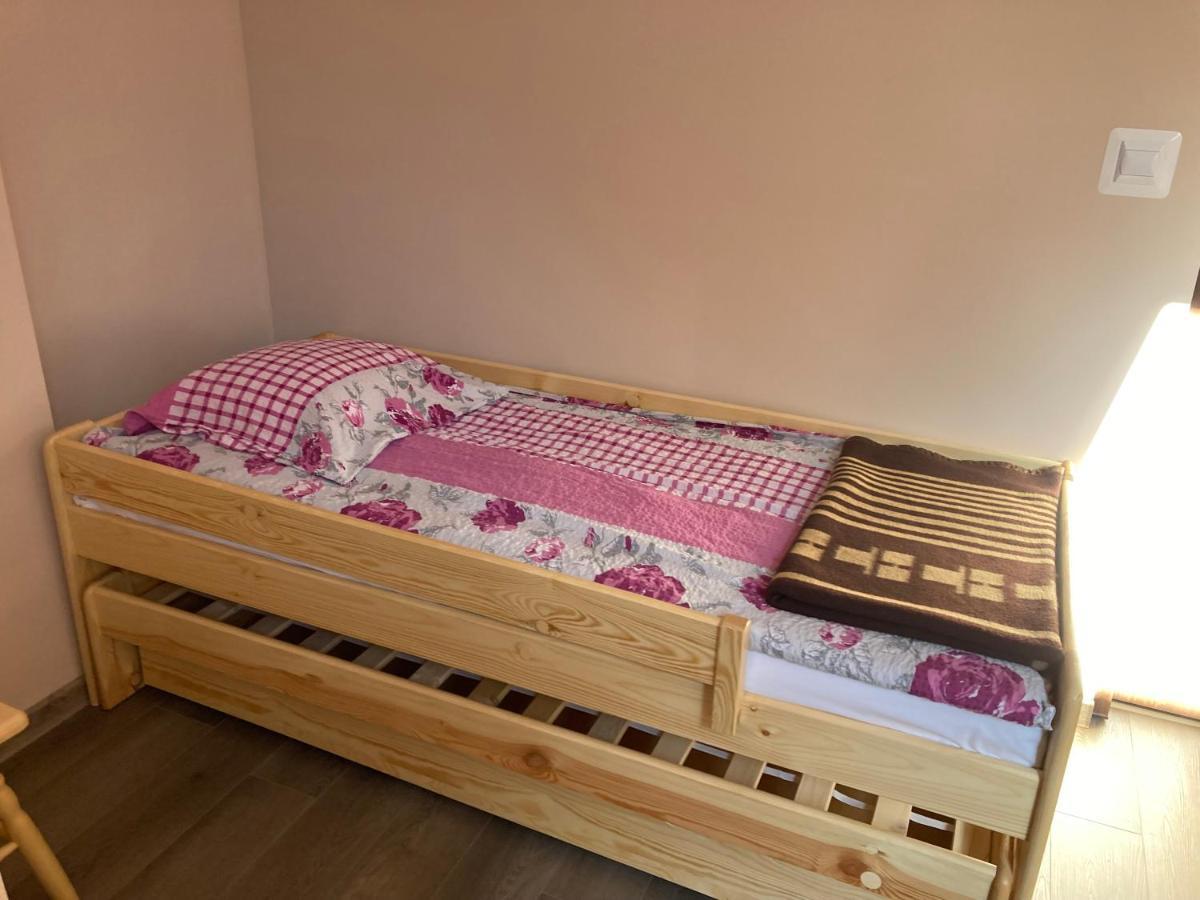 Apartmán Dom Mlodziezowy W Polanie Serednie Male Exteriér fotografie