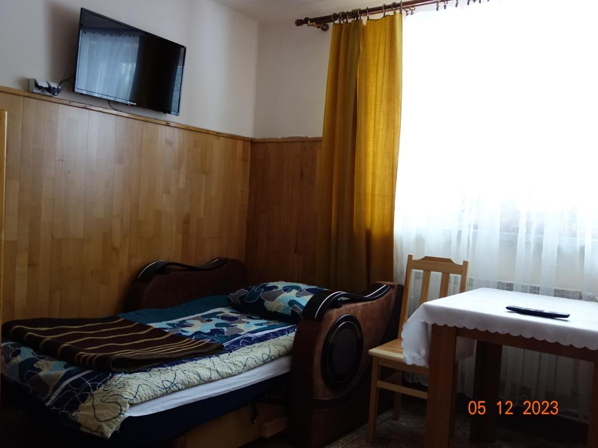 Apartmán Dom Mlodziezowy W Polanie Serednie Male Exteriér fotografie