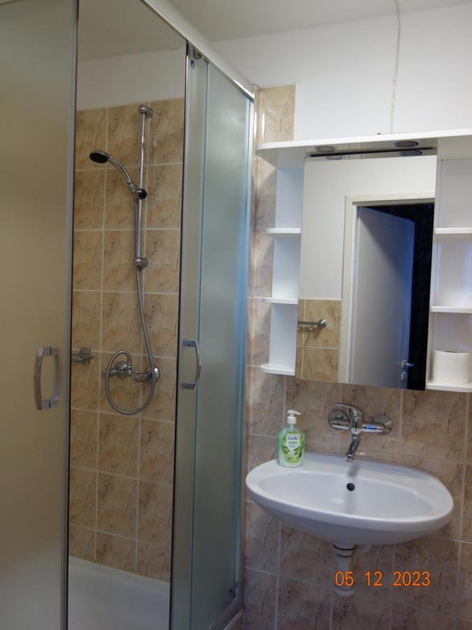 Apartmán Dom Mlodziezowy W Polanie Serednie Male Exteriér fotografie